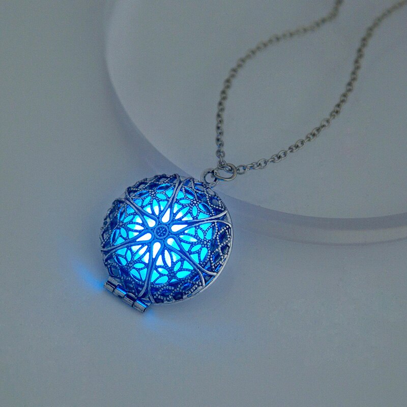 
                  
                    Glowing in-the-Dark Pendant Luminous Necklace
                  
                