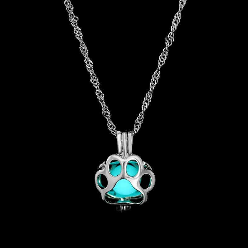 
                  
                    Glowing in-the-Dark Pendant Luminous Necklace
                  
                