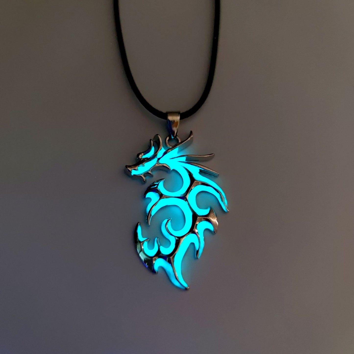 
                  
                    Glowing in-the-Dark Pendant Luminous Necklace
                  
                