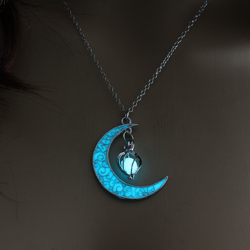 
                  
                    Glowing in-the-Dark Pendant Luminous Necklace
                  
                