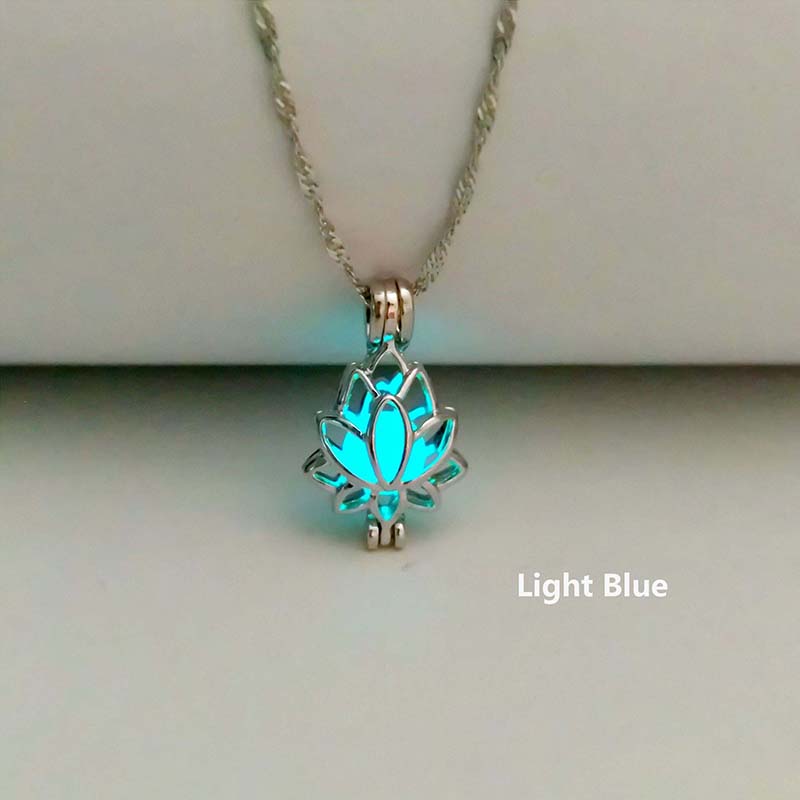 
                  
                    Glowing in-the-Dark Pendant Luminous Necklace
                  
                