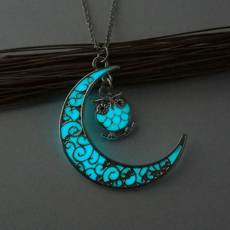 
                  
                    Glowing in-the-Dark Pendant Luminous Necklace
                  
                