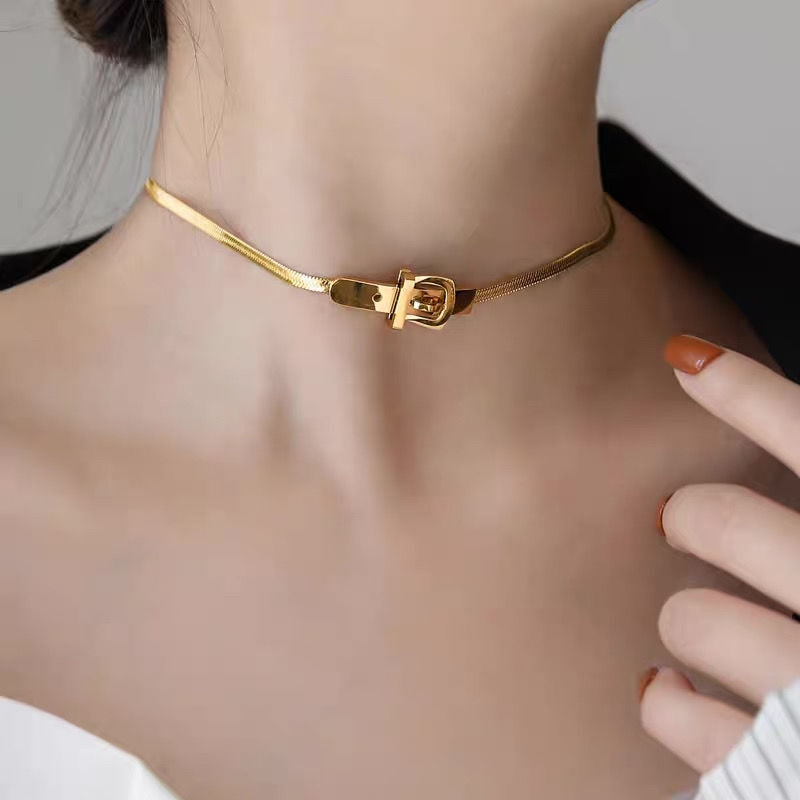 Buckle Shape Choker Necklace